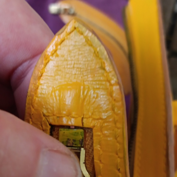 REHAB LOUIS VUITTON YELLOW EPI LEATHER SHOULDERBAG - Picture 17 of 17